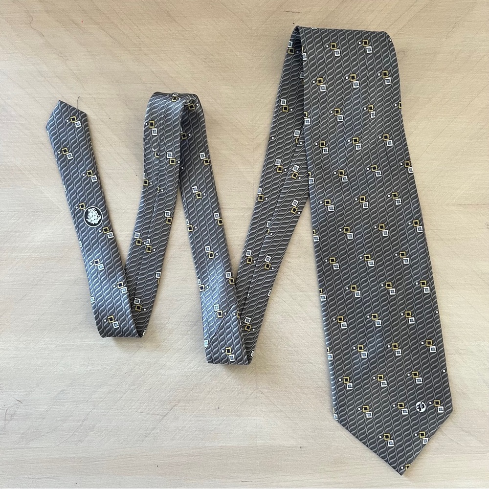 Versace Classic V2 Gray Silk Patterned 4" Tie Abstract Wave Check Hand Made